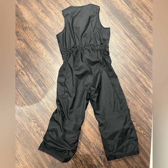 Northface Snowbib -Little kid 5T - Picture 3 of 3